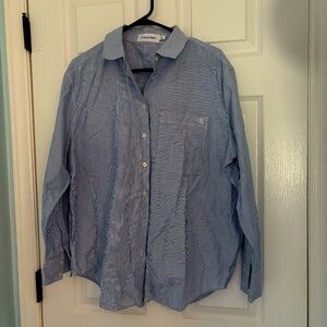 Classic Calvin Klein men's button down shirt. M